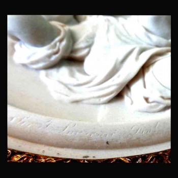 medallon de marmol    en alto relieve