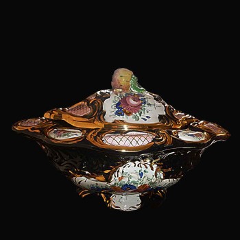 Elegant soup tureen and its display H. Bequet