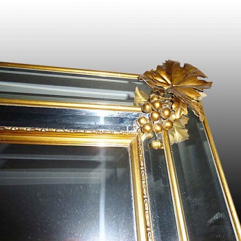 Espejo en bronce dorado    de principio del siglo XX
