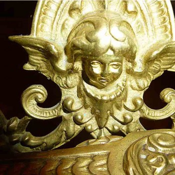 Grifoni e chimere doppia Inkwell del XIX secolo in bronzo dorato