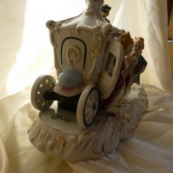 Ludwigsburg carriage group gilded with a closed crown - display object 18th century