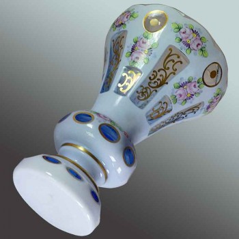 Vase en cristal overlay opaline blanche