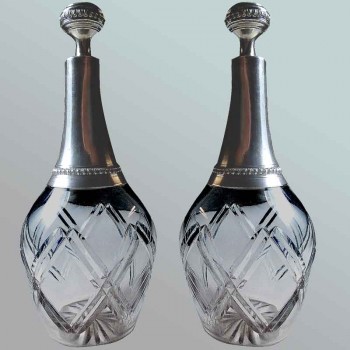 Coppia di decanter in cristallo tagliato e argento.