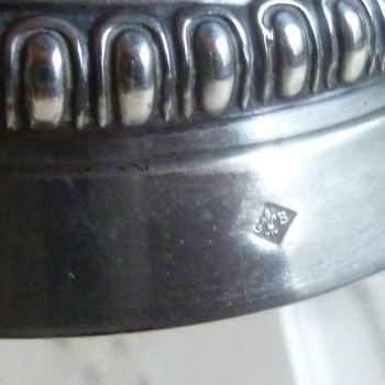 Paar Dekanter aus geschliffenem Kristall und Silber