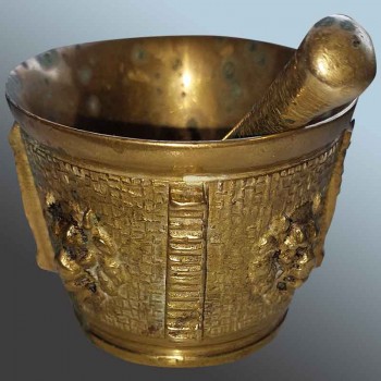Mortaio da speziale antico in bronzo decorato con teste di leone