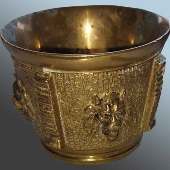 Mortaio da speziale antico in bronzo decorato con teste di leone
