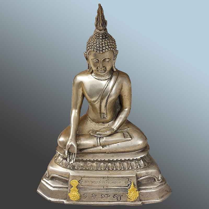 Scultura in bronzo di Buddha tailandese
