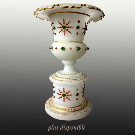 Ornament aus Opalglas XIX Jahrhundert