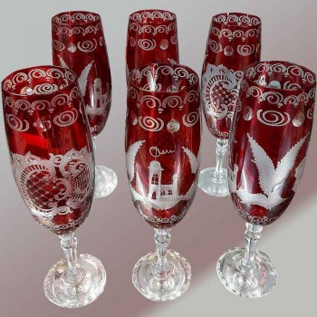 Copas de cristal rojo bohemio, con castillo grabado, siglo XIX.