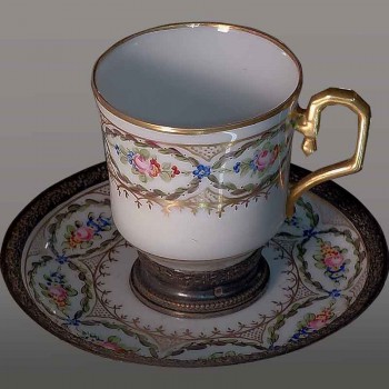 Antique Louis XVI porcelain cup and saucer Manufacture à la Reine 1780
