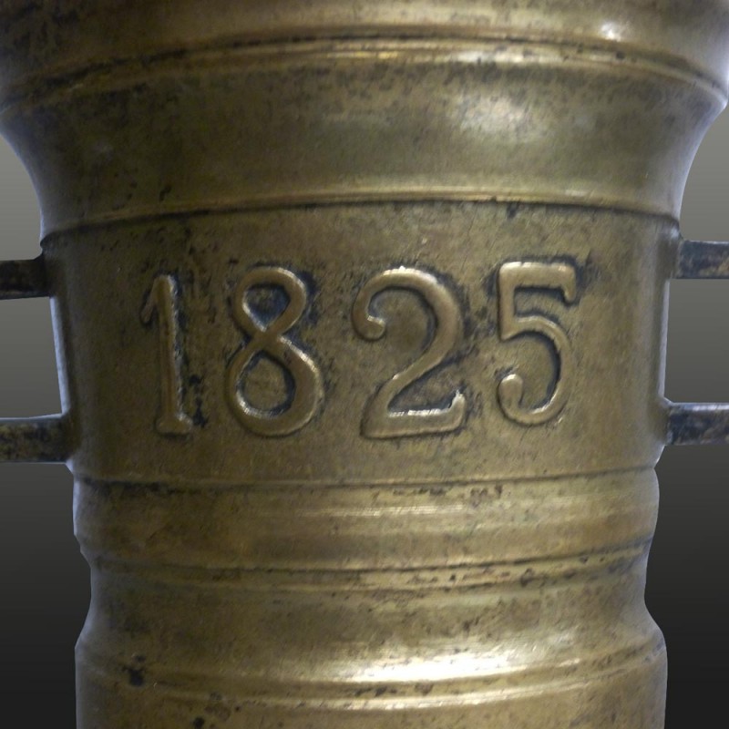 Apothecary mortar and pestle 1825 in bronze