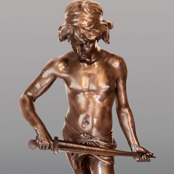 Escultura de Gaudez de un gladiador, siglo XIX, aleación de zinc y mármol, firmada.