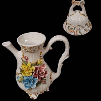 Vintage Bassano porseleinen schenkkan met polychrome reliëf bloemversiering.