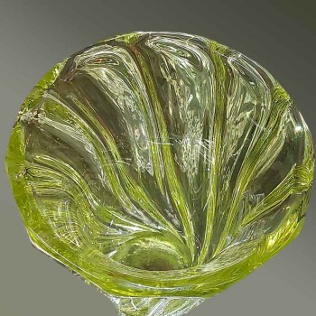 Jarrón Val Saint Lambert René Delvenne de cristal amarillo retorcido, 1957