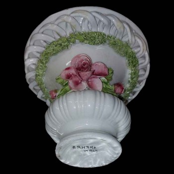 Vintage Italiaanse keramische vaas van Bassano met veelkleurige bloemversiering.
