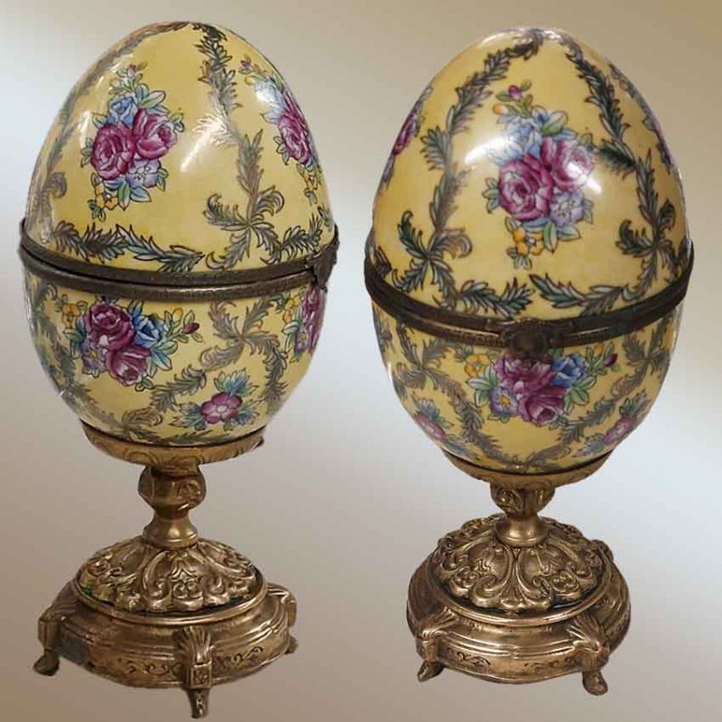 Dúo de huevos al estilo de Karl Fabergé siglo XX