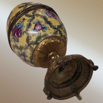 Duo of eggs in the style of Karl Fabergé 20th century