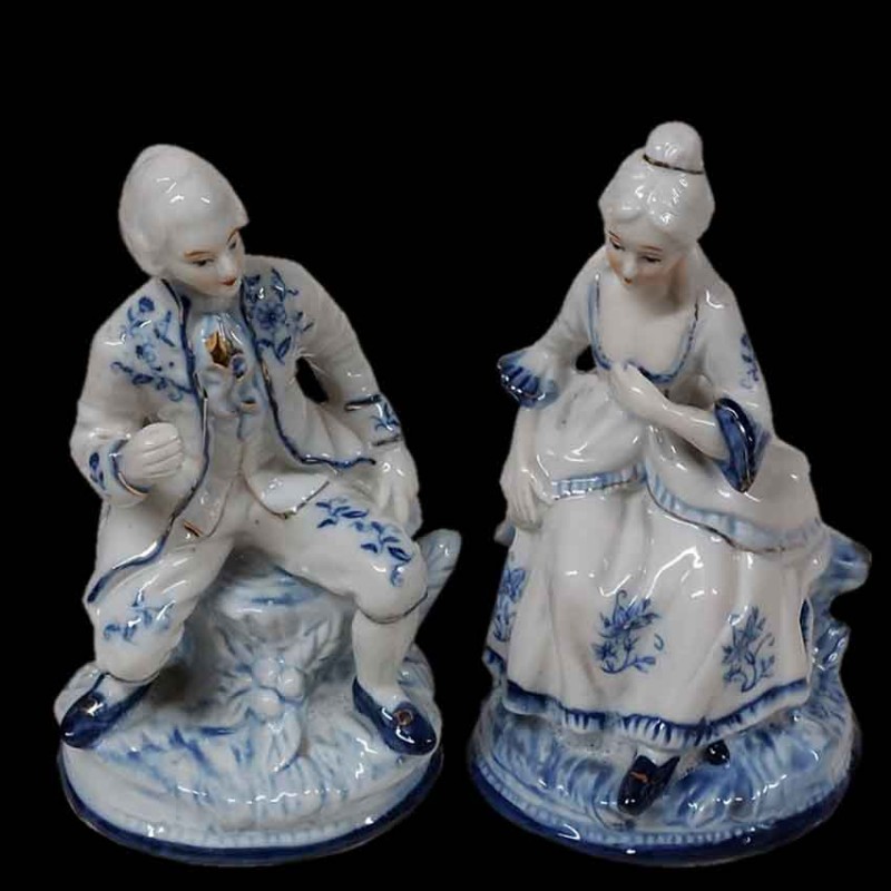 Coppia in porcellana Capodimonte, marchese e marchesa, scena galante, blu e bianco antico
