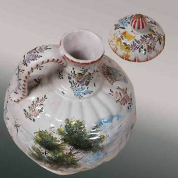 Moustiers polychrome aardewerken schenkkan, 18e eeuw, Ferrat galant antieke decoratie