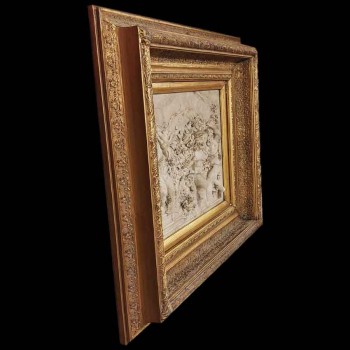 Hoogreliëf marmeren cherubijn van Duquesnoy, antieke wandsculptuur met verguld frame.