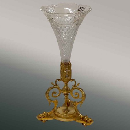 Vase cornet en cristal et bronze doré XIXème siècle