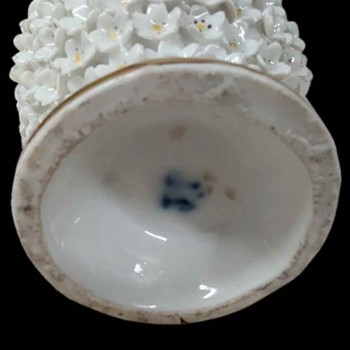 Vase boule de neige signé Jacob Petit 1796-1865