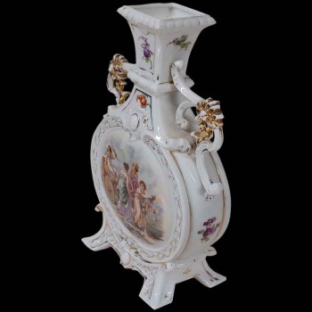 Jarrón antiguo de porcelana vienesa con decoración mitológica de Cupido y dorado, siglo XIX.