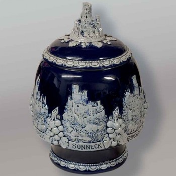 Antieke Duitse keramische punchkan, kobaltblauw, met een kasteelmotief in reliëf.