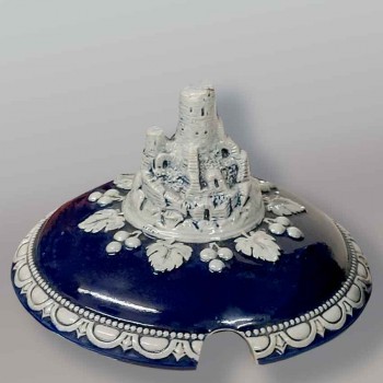 pot à punch ancien céramique allemande bleu cobalt décor châteaux relief