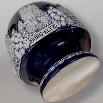 Antike deutsche Keramik-Bowle, kobaltblau, mit Relief-Burgmotiv