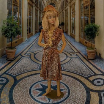 Maniquí femenino vintage para escaparate, década de 1950.