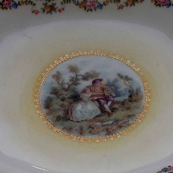 Plat à gâteaux en porcelaine royale Vienne circa 1900