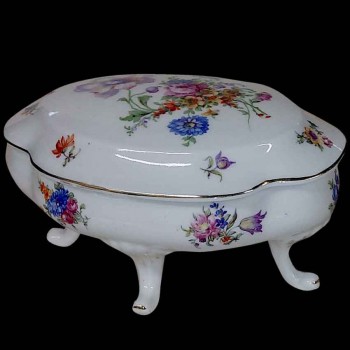 Bonbonnière en porcelaine Allemande circa 1920