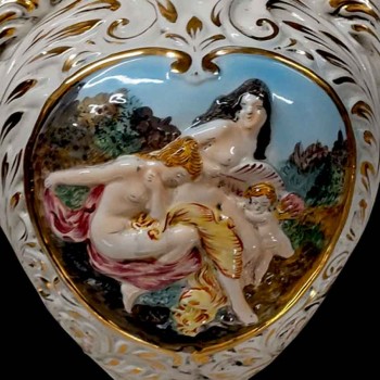 Jarrón de porcelana con tapa firmado Capodimonte Italia