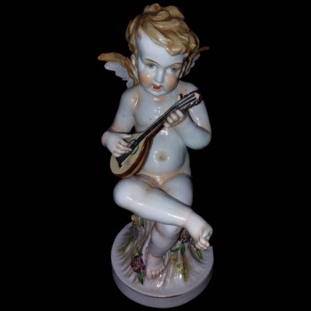 Pair of musician putti from Capodimonte, 19th century
