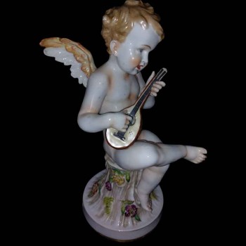 Pair of musician putti from Capodimonte, 19th century