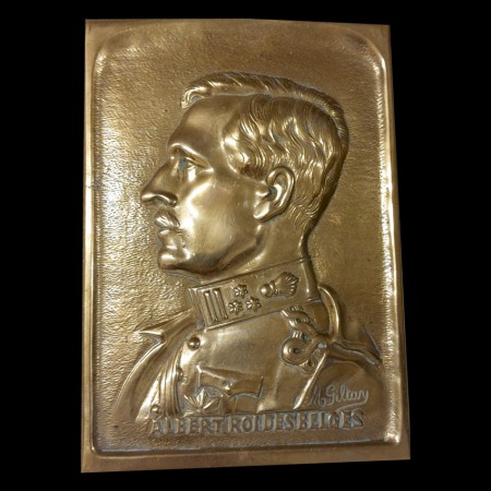 Placa conmemorativa de bronce que representa al rey Alberto I de Bélgica