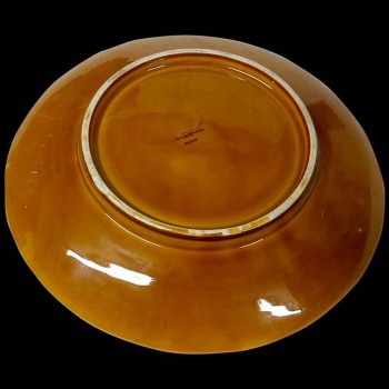 Piatto antico in terracotta di Sarreguemines, Francia, 1920-1950, decorato con ninfee.