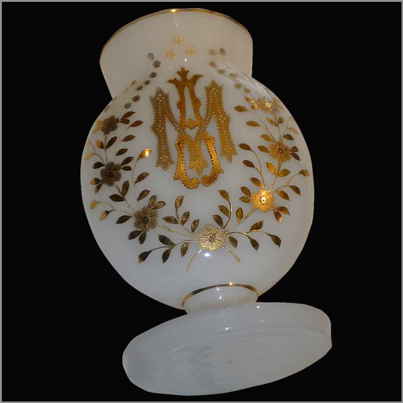 Vase en opaline blanche emaille d'epoque Napoleon III Vase en opaline blanche emaille d'epoque Napoleon III