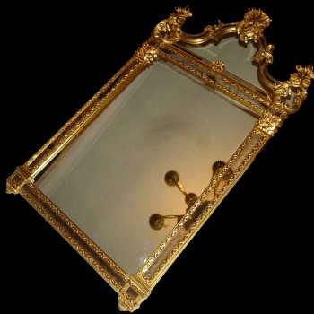 specchio in legno dorato in stile Luigi XV con foglia d'oro