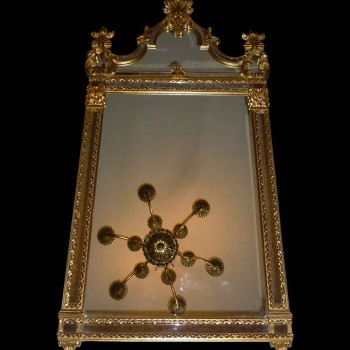 Espejo estilo Luis XV de madera dorada con pan de oro.