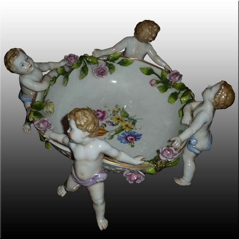 Coupe en porcelaine Allemande manufacture de Plaue XIX Coupe en porcelaine Allemande manufacture de Plaue XIX