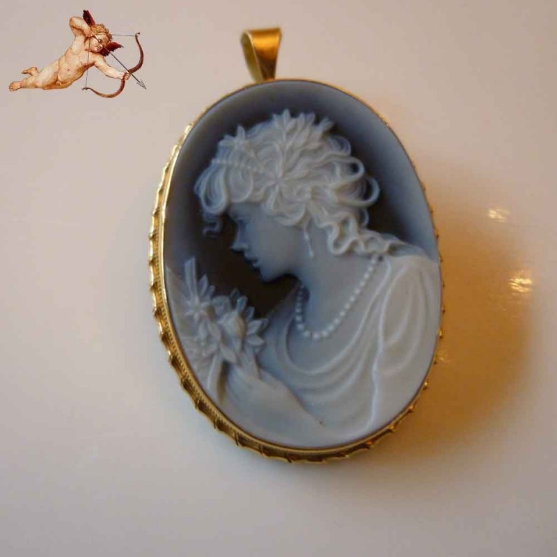 Gem cameo gold yellow 18 karat gold authentic Gem cameo gold yellow 18 karat gold authentic
