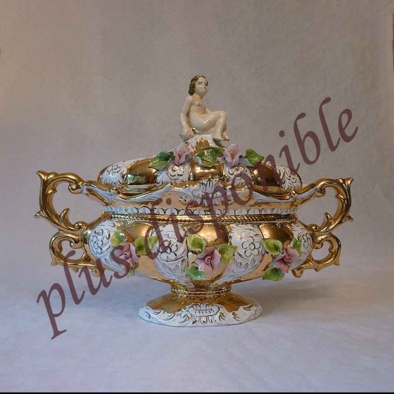 Capodimonte-covered Bowl decorated in the unique end-piece gold Capodimonte-covered Bowl decorated in the unique end-piece gold