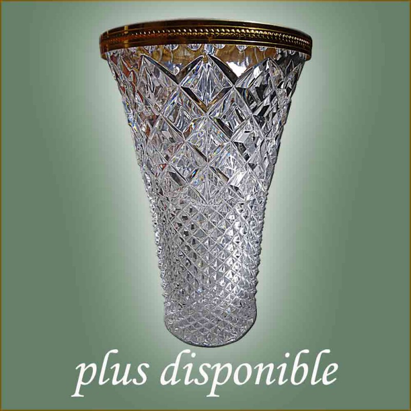 cristal Bacarrat et Bronze Dore,vase taille cabochon et pointe de diamant cristal Bacarrat et Bronze Dore,vase taille cabochon et pointe de diamant