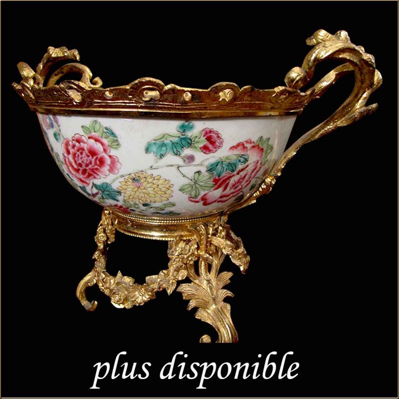 centre de table en porcelaine de Sevres XIX siecle centre de table en porcelaine de Sevres XIX siecle