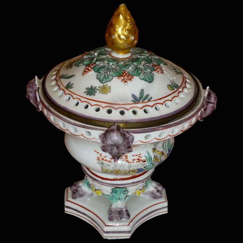 Porcelaine de Chantilly 18 eme siècle Porcelaine de Chantilly 18 eme siècle