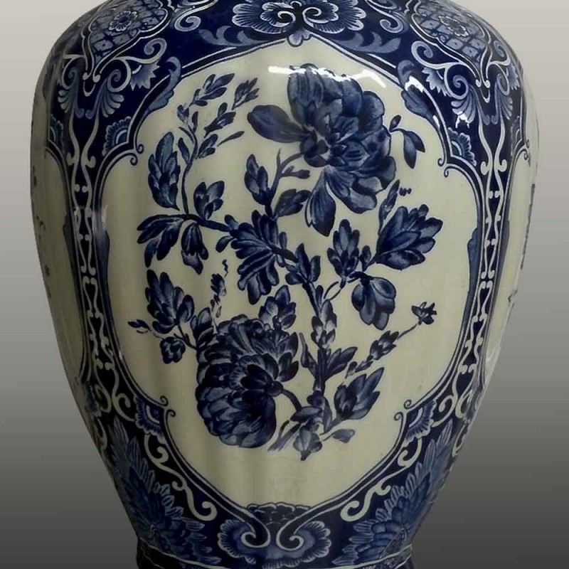 Paire de vases Delft Boch frères XX eme siècle