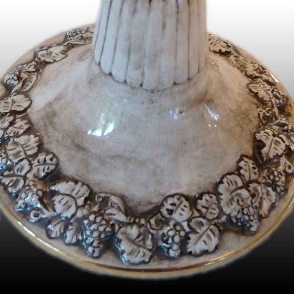 Taza de porcelana fina de capodimonte decorada con una escena mitológica