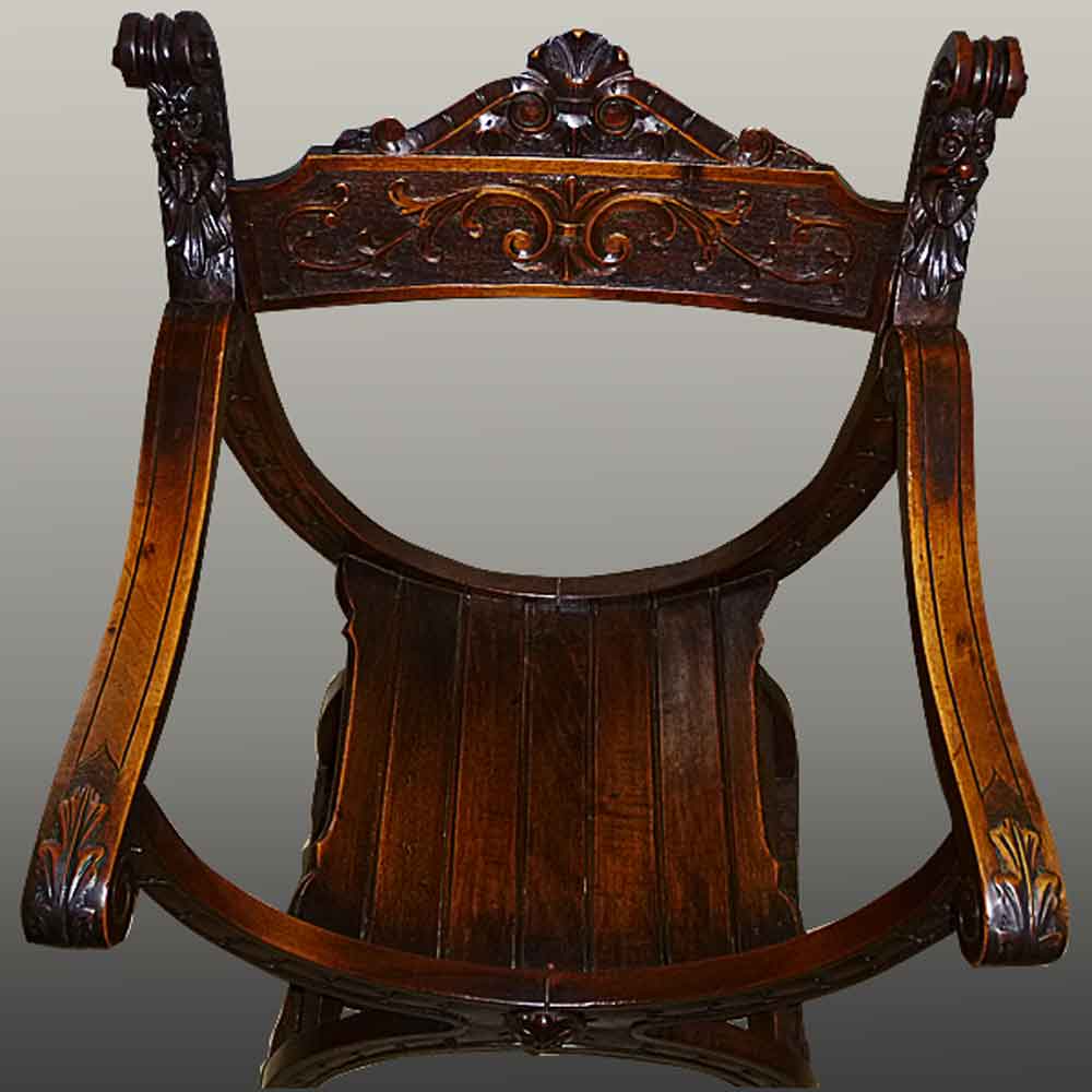 fauteuil Dagobert XIX en noyer sculpte